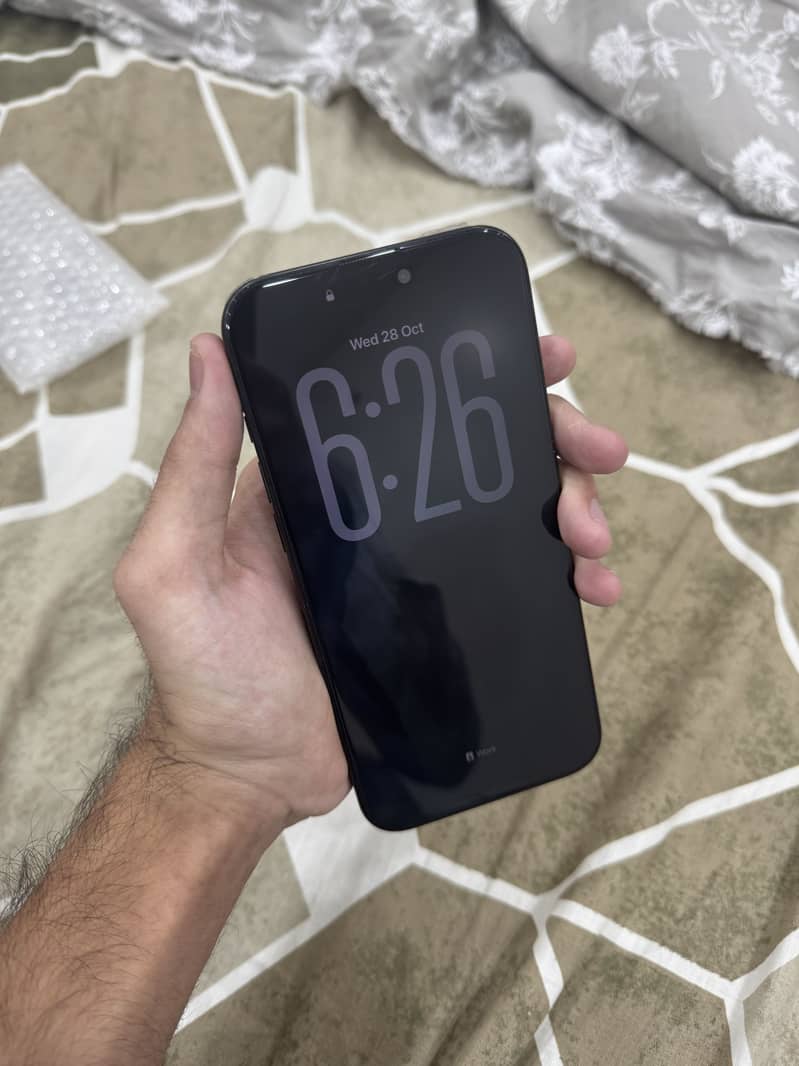 Apple iPhone 16 Pro Max 4