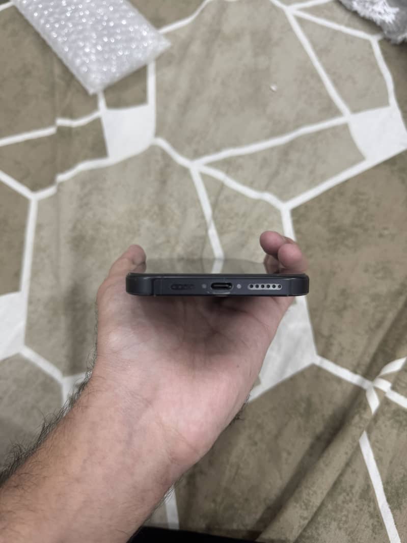 Apple iPhone 16 Pro Max 5