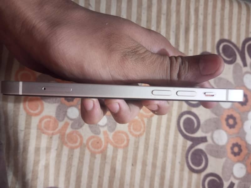 Apple iPhone 12 3