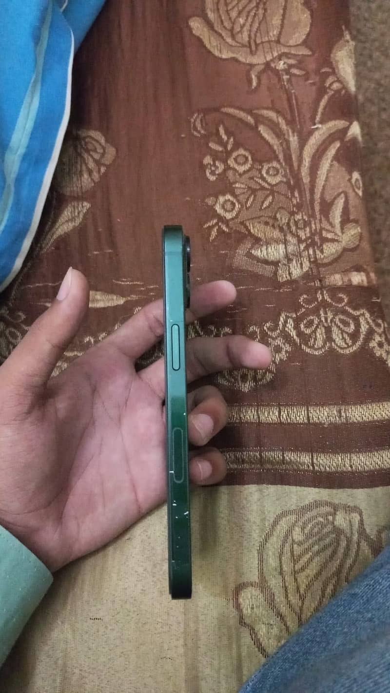 Apple iPhone 13 0