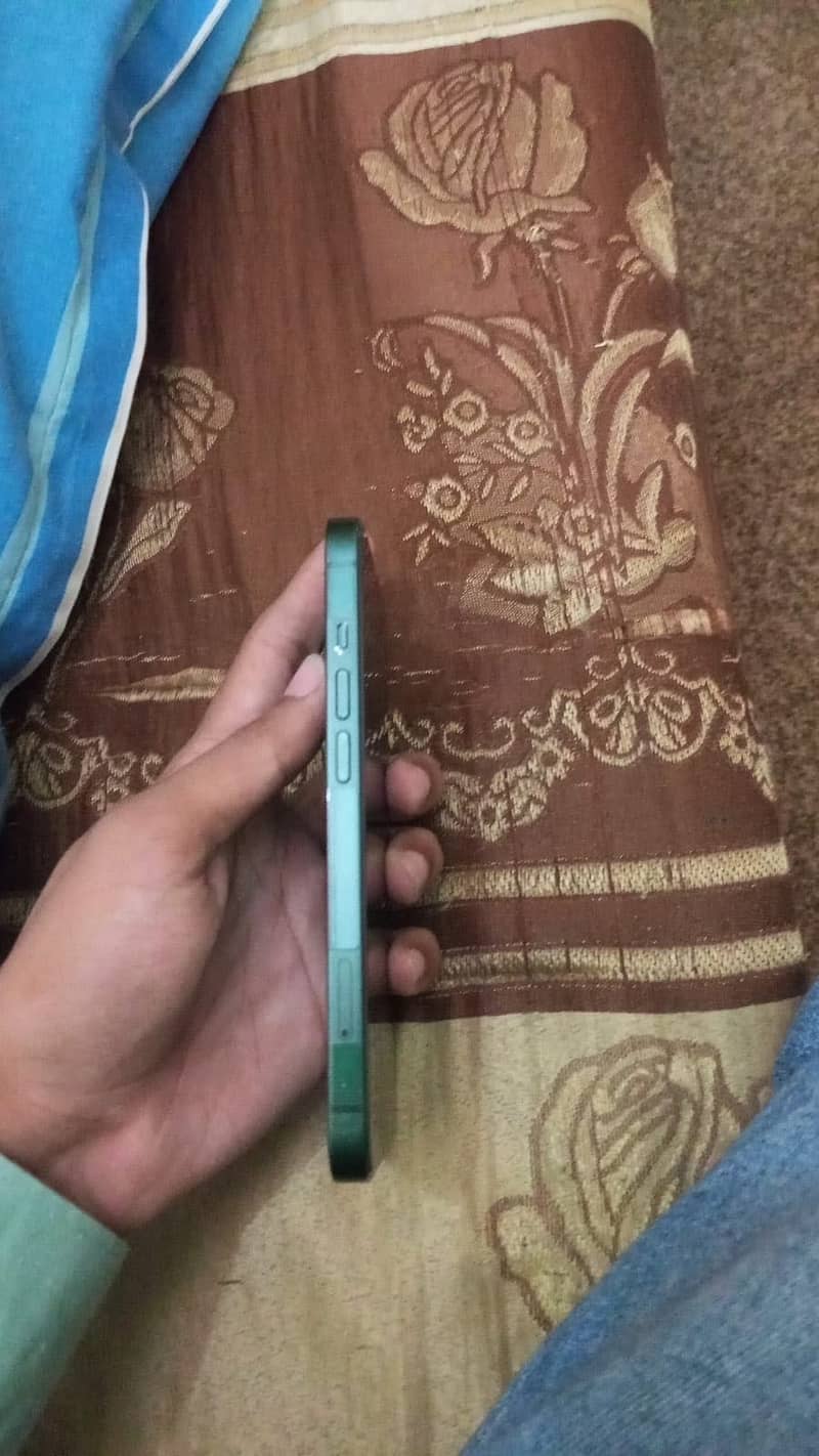 Apple iPhone 13 1