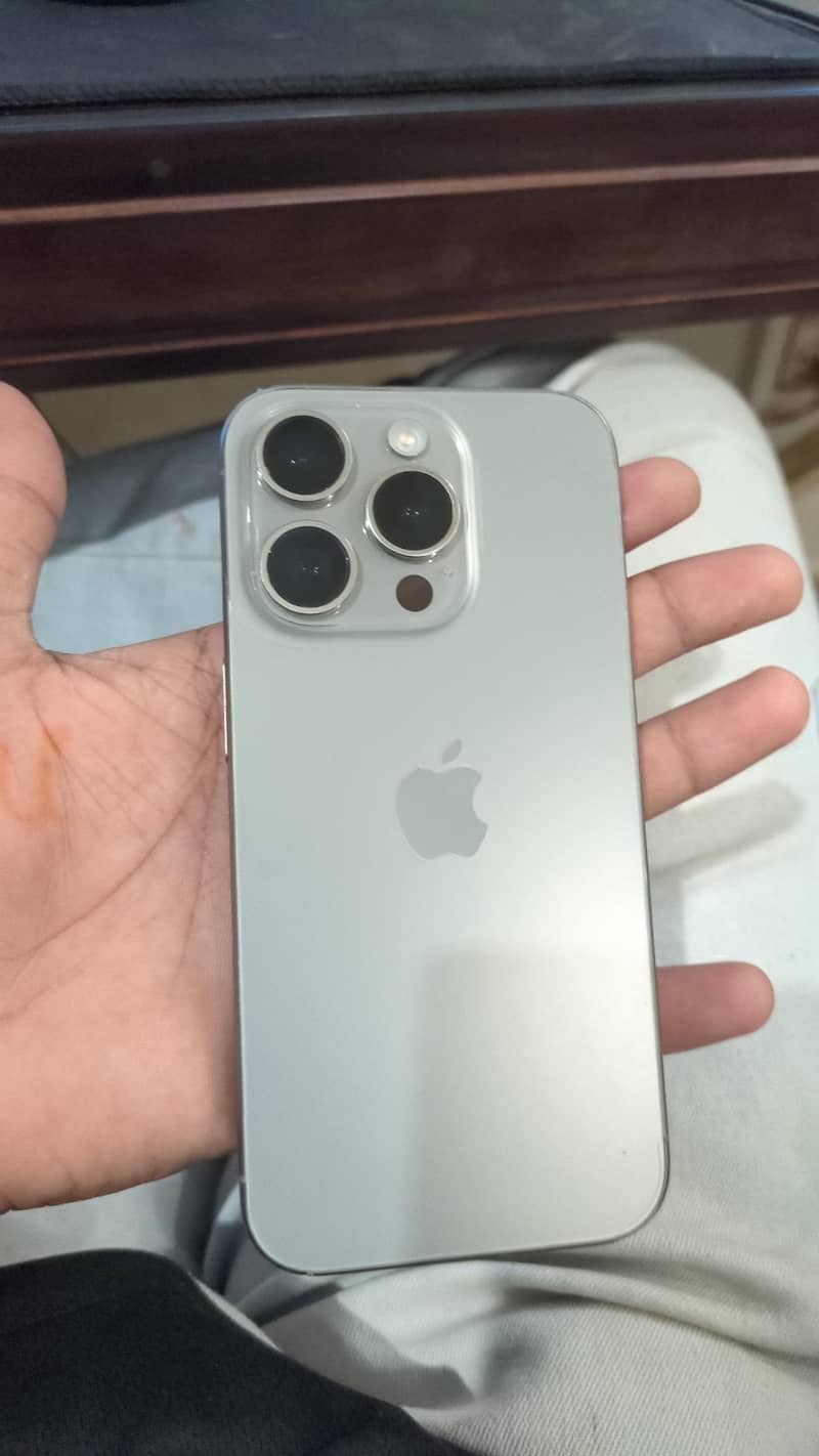 Apple iPhone 15 Pro 3