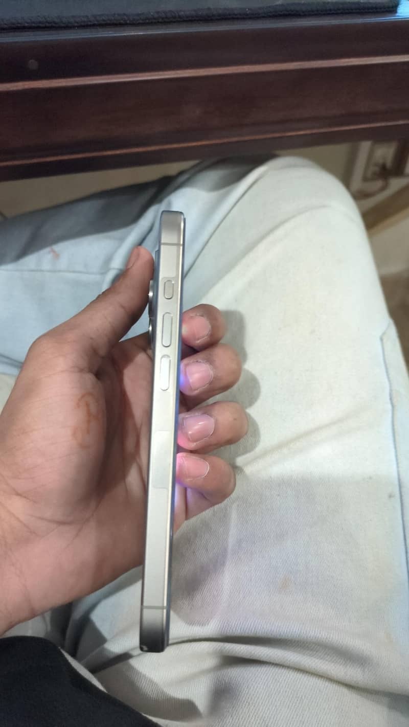 Apple iPhone 15 Pro 4