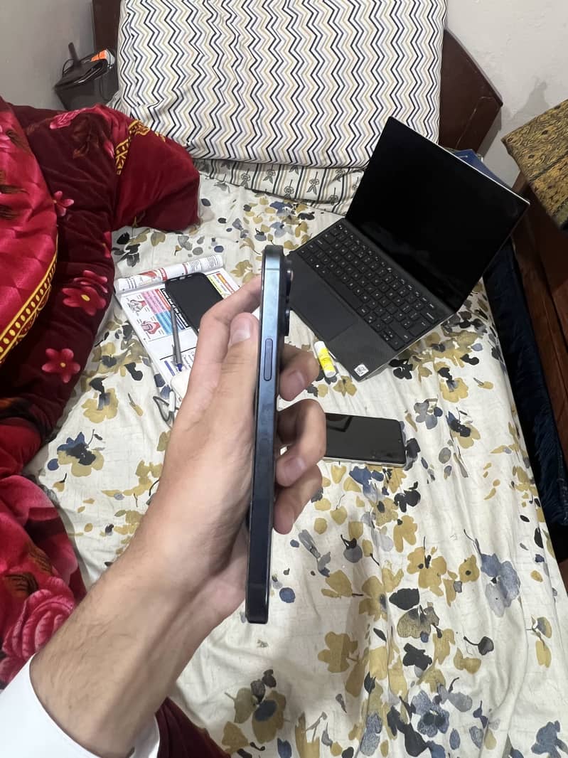 Apple iPhone 15 Pro Max 1