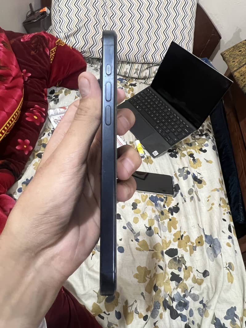 Apple iPhone 15 Pro Max 3