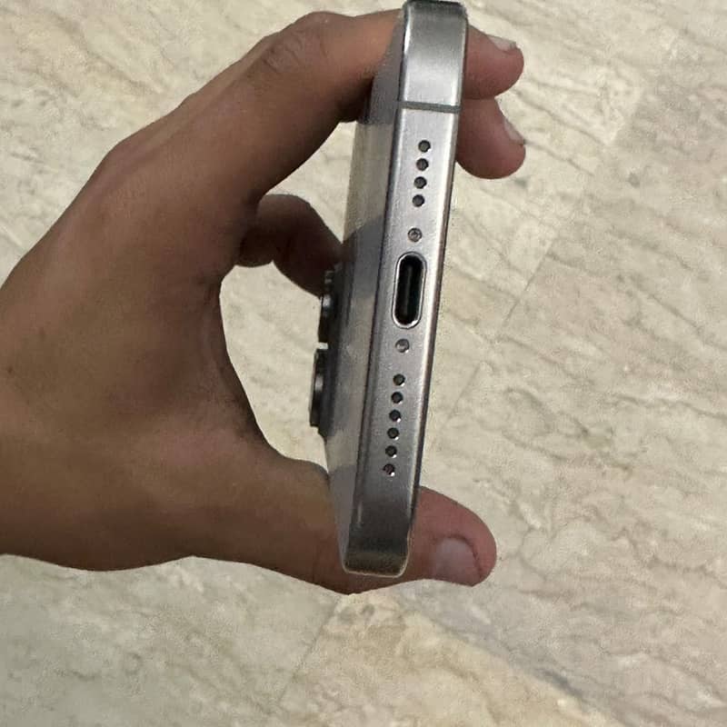 Apple iPhone 15 Pro Max 0
