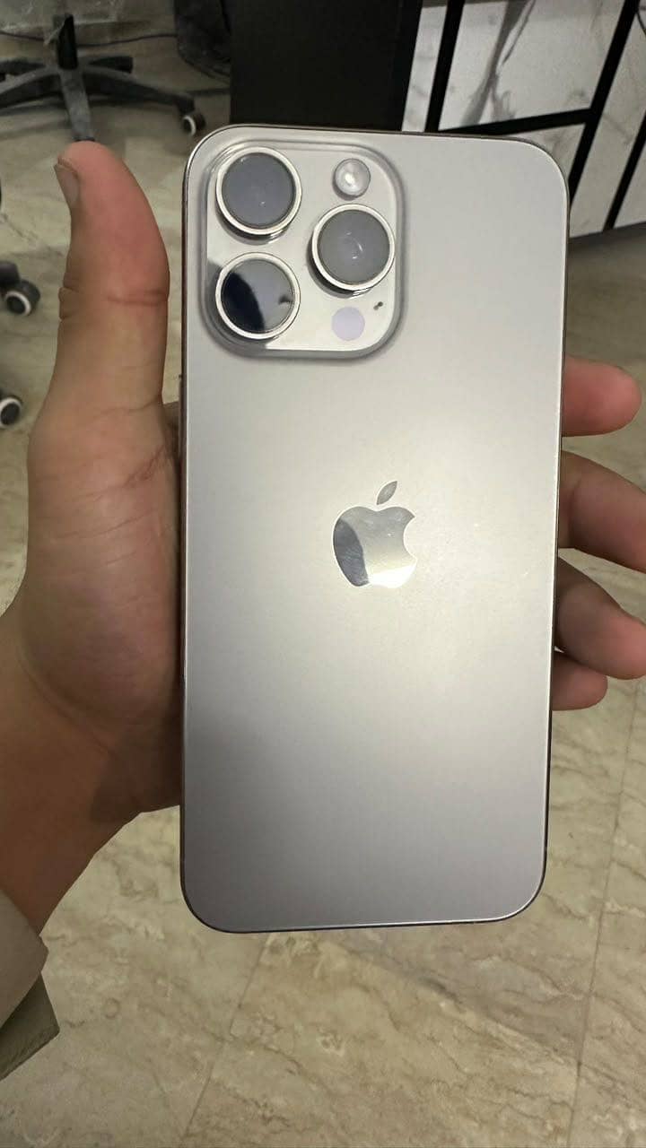 Apple iPhone 15 Pro Max 3