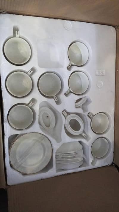 New Elegance dinner Set for 8 persons