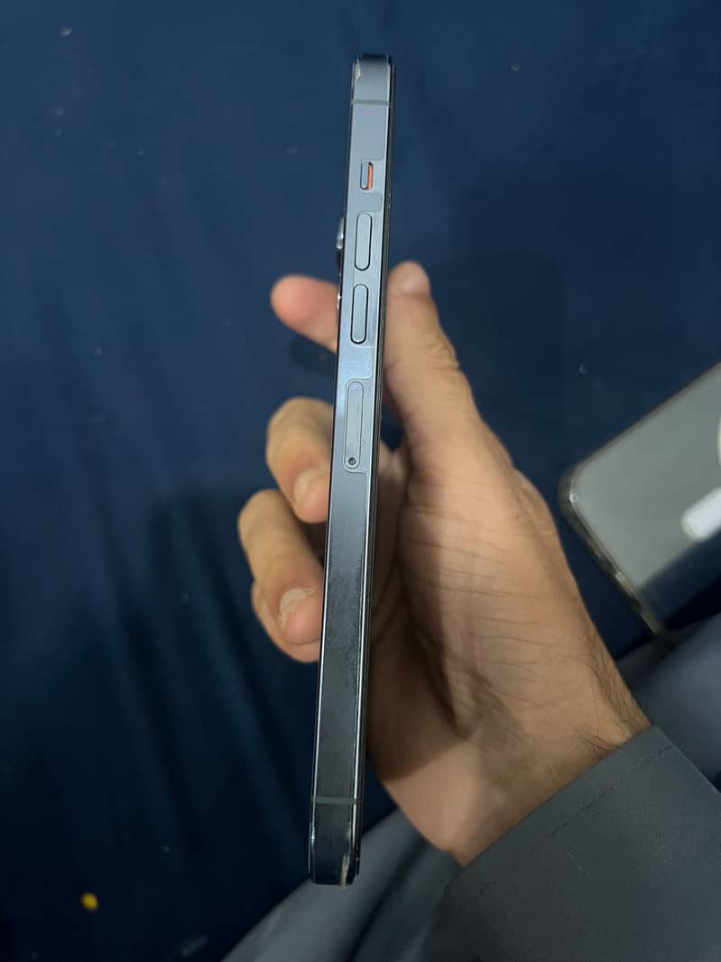 iPhone 13 Pro Max 4