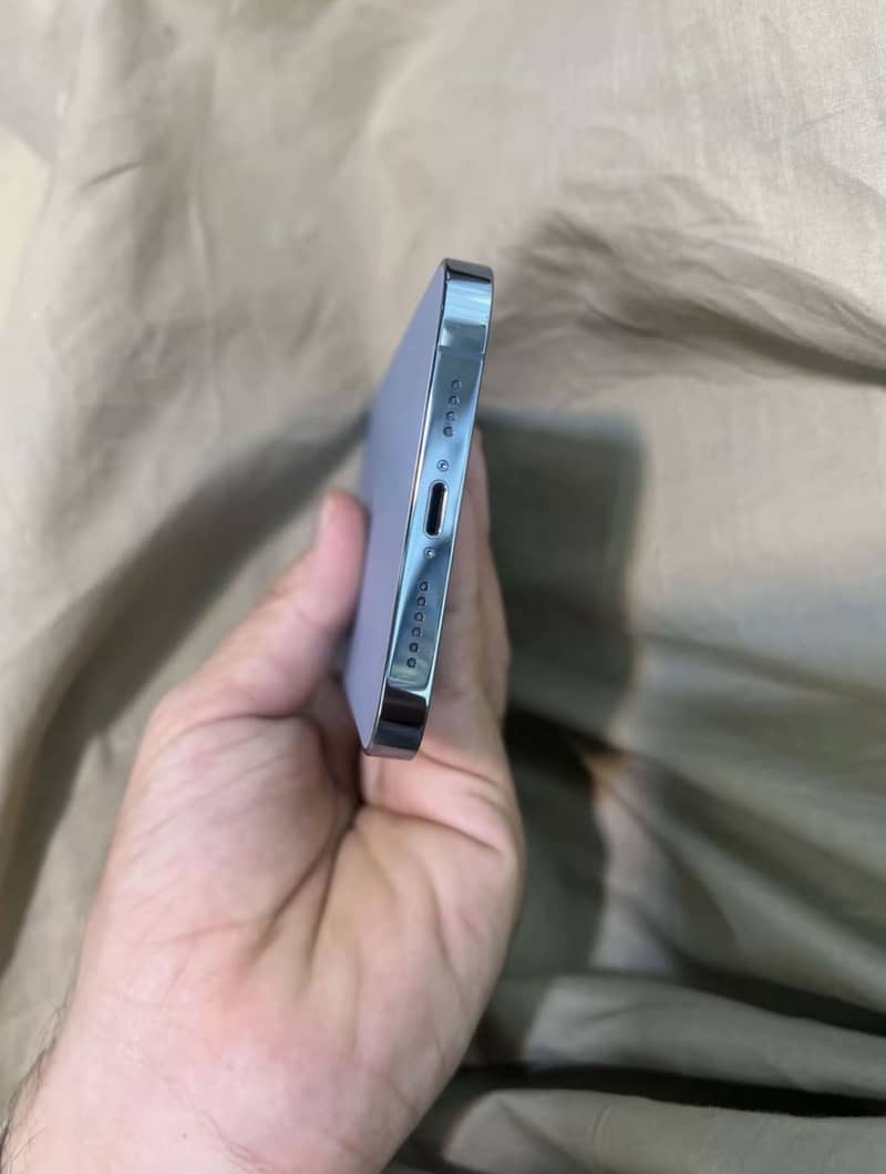 Apple iPhone 13 Pro Max 4