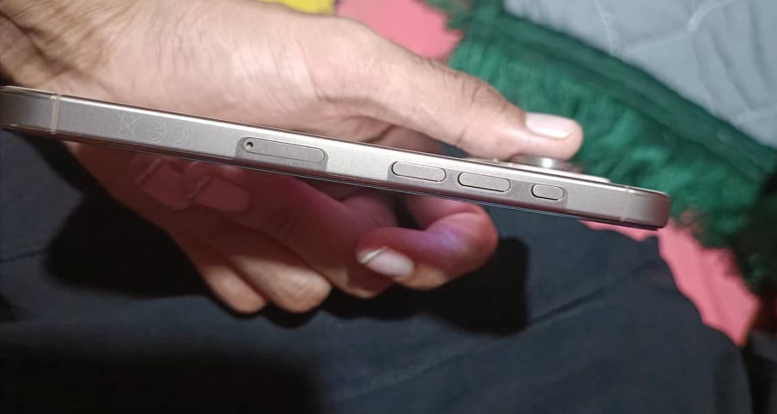 Apple iPhone 16 Pro 2