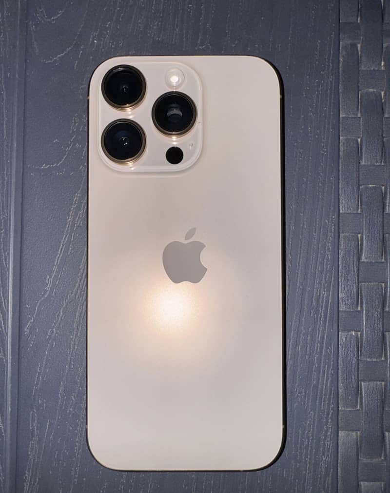 Apple iPhone 16 Pro 0