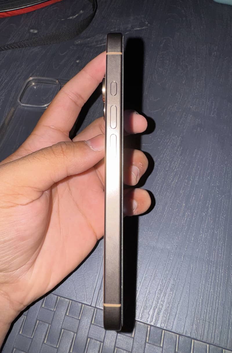 Apple iPhone 16 Pro 2