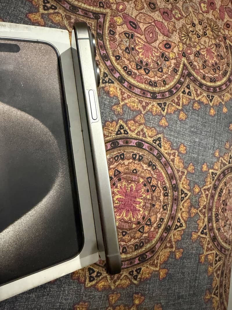Apple iPhone 15 Pro Max 3