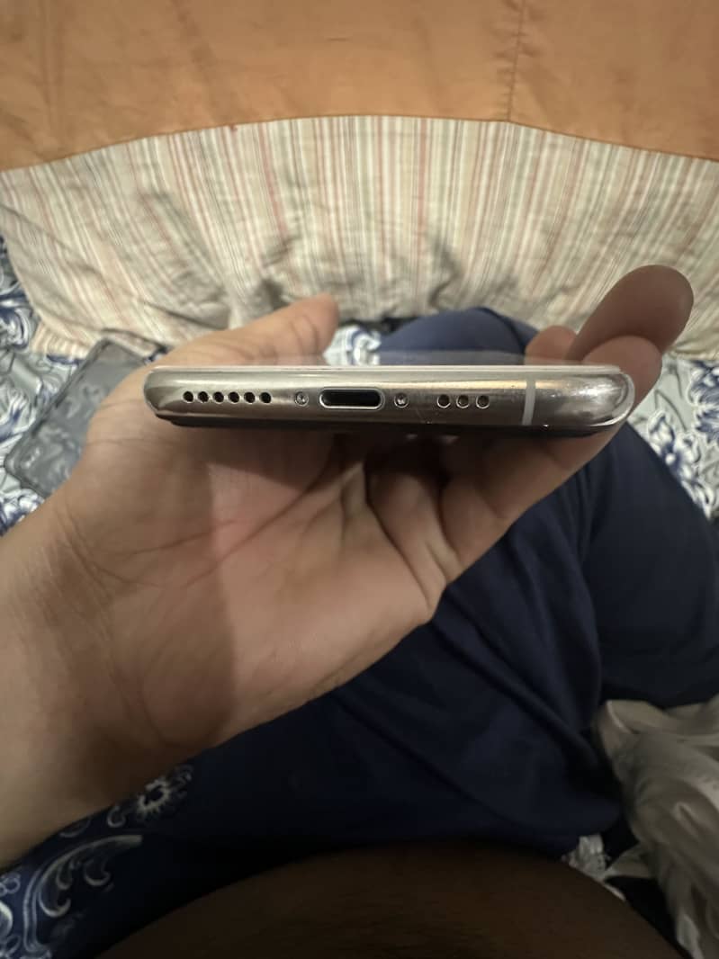 Apple iPhone XS 1