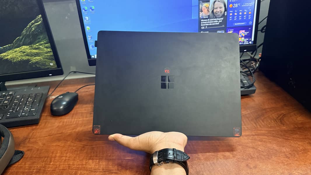 Microsoft laptop 2K Touch 1