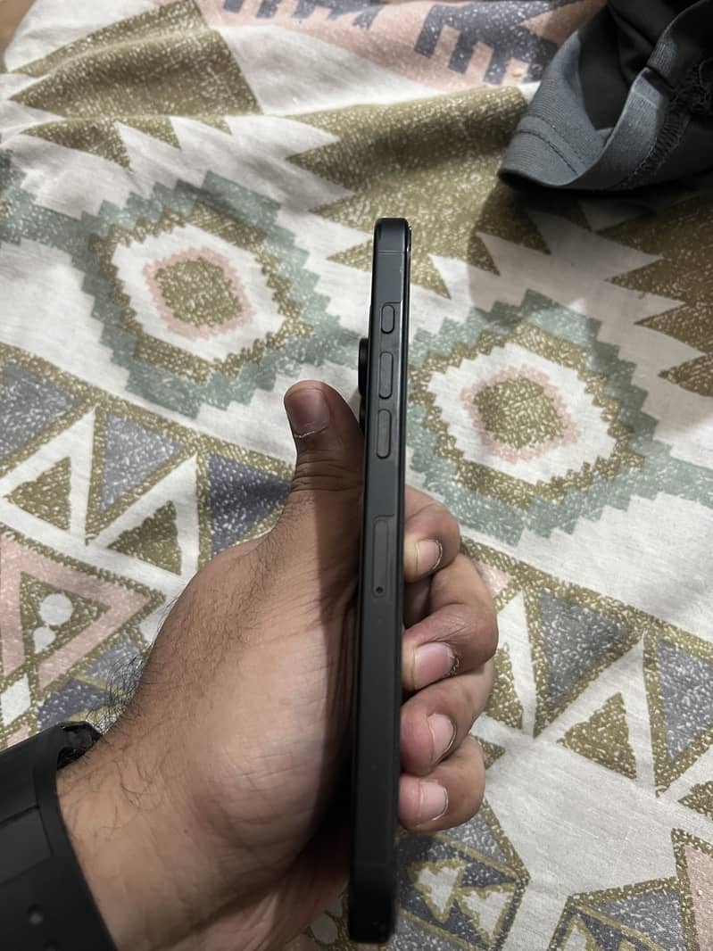 Apple iPhone 16 Pro Max 1