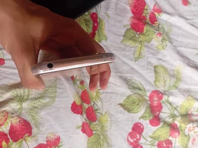 Sharp Aquos R2