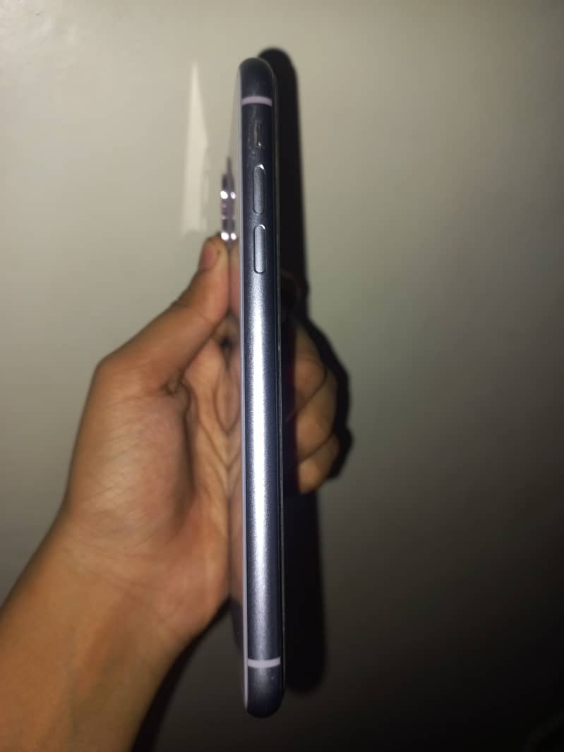 Apple iPhone 11 3