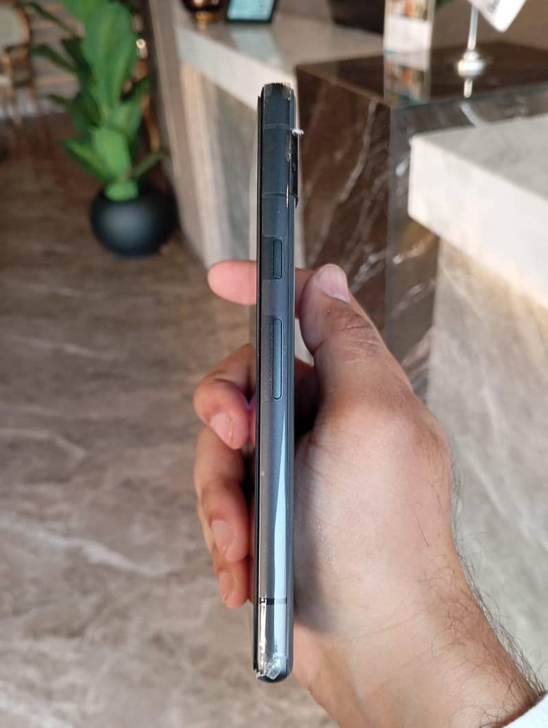 Google Pixel 7a 5