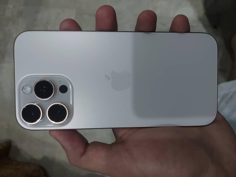 Apple iPhone 16 Pro Max 5