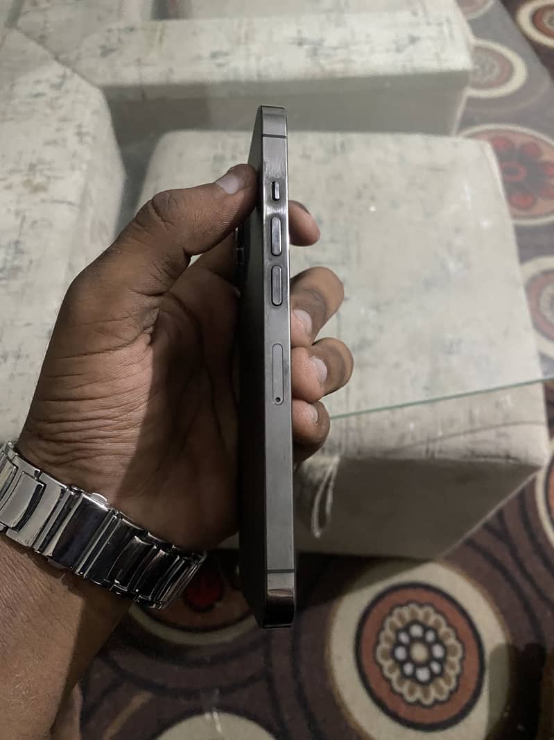 Apple iPhone 13 Pro 2