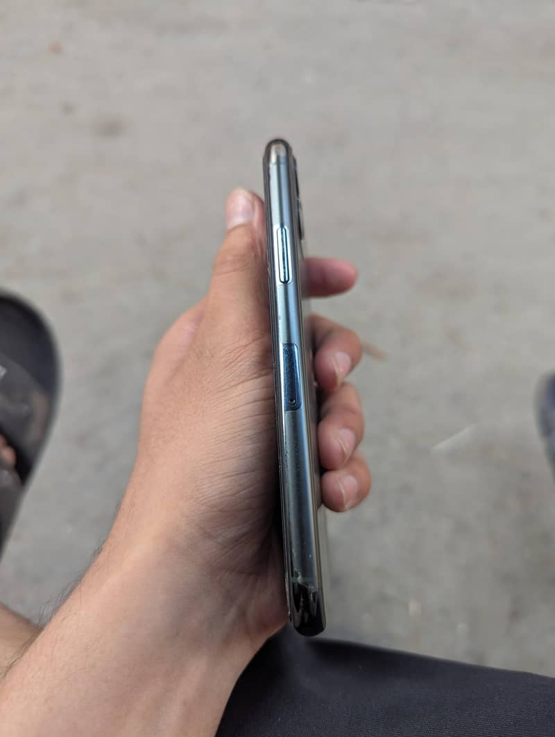 Apple iPhone 11 Pro 6