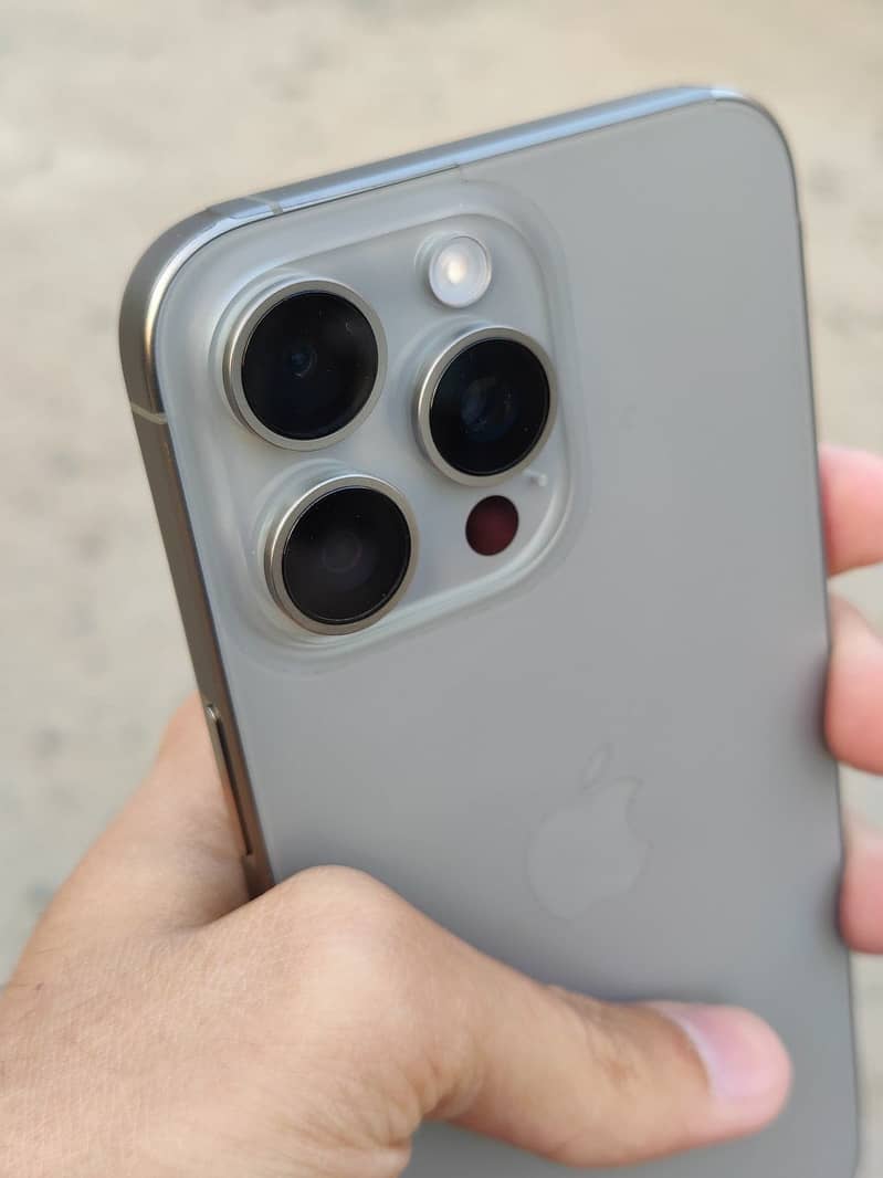 Apple iPhone 15 Pro Max 0