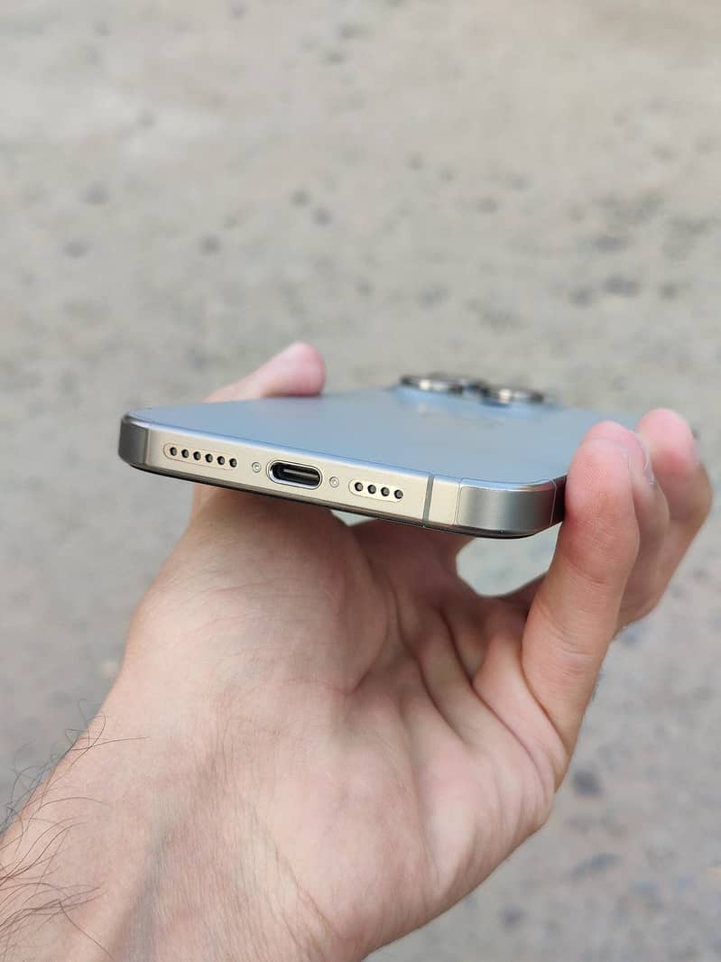 Apple iPhone 15 Pro Max 1