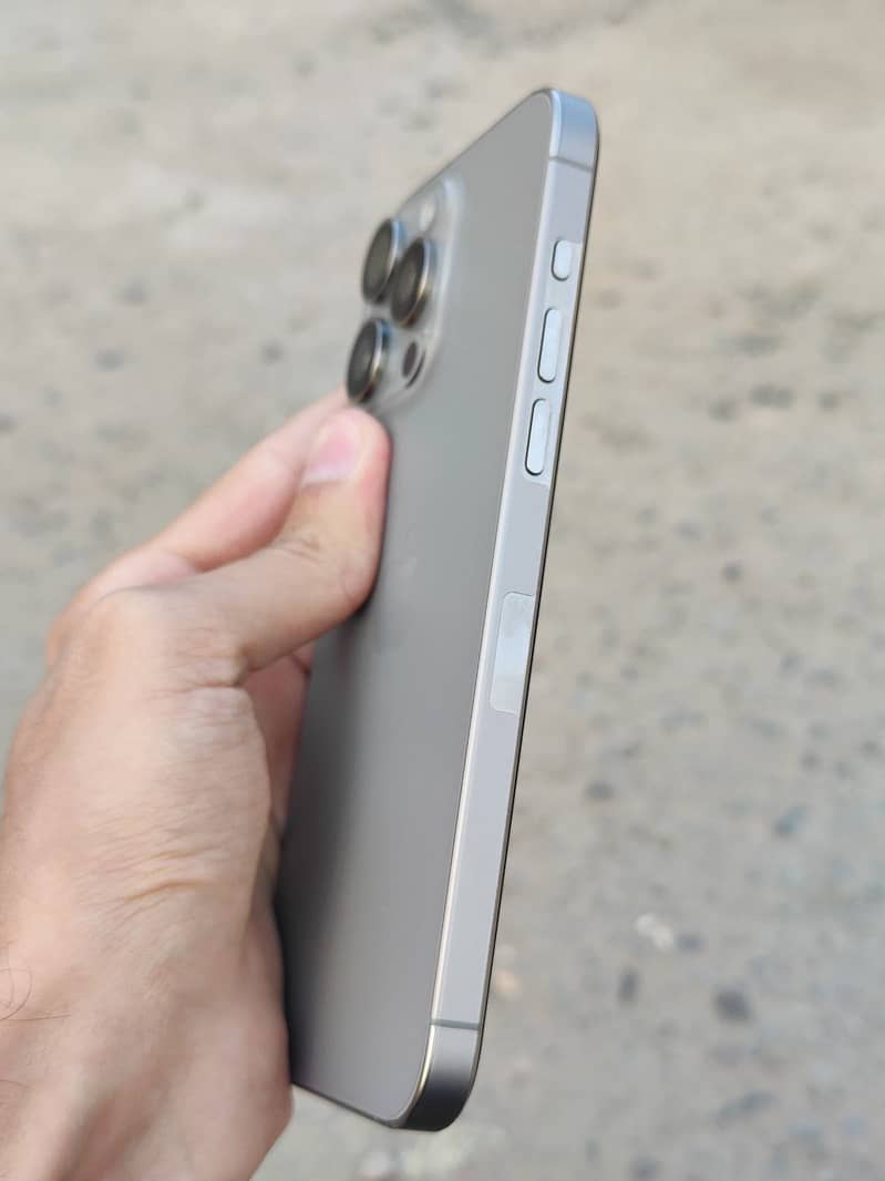 Apple iPhone 15 Pro Max 2