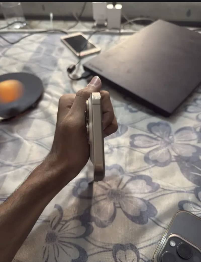 Apple iPhone 16 Pro Max 1