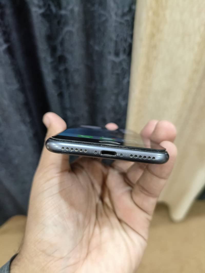 Apple iPhone 8 5