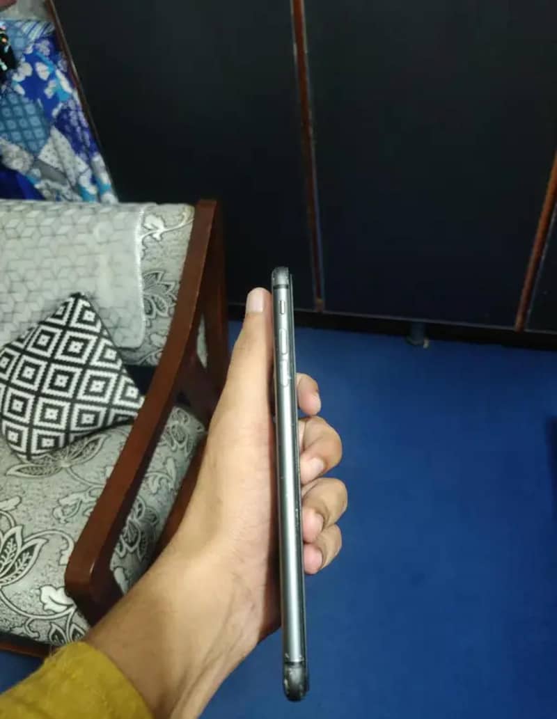Apple iPhone 8 Plus 4