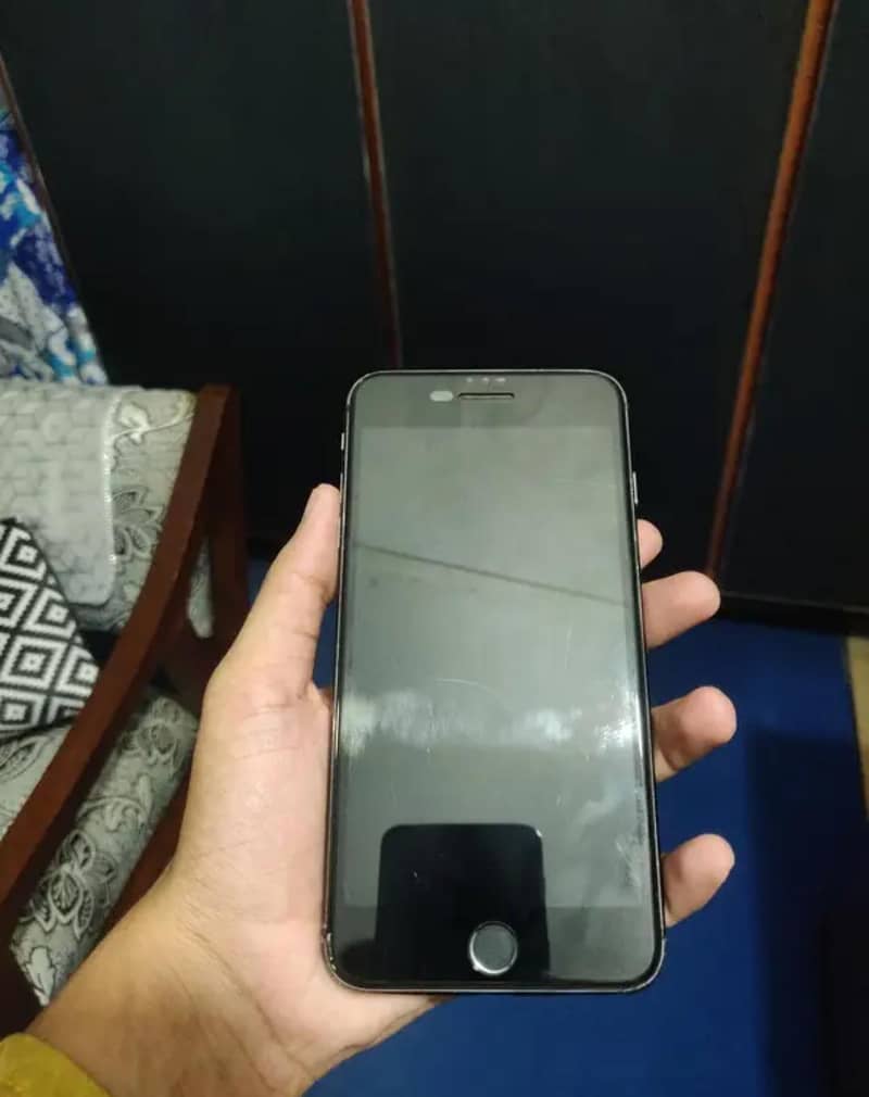Apple iPhone 8 Plus 5