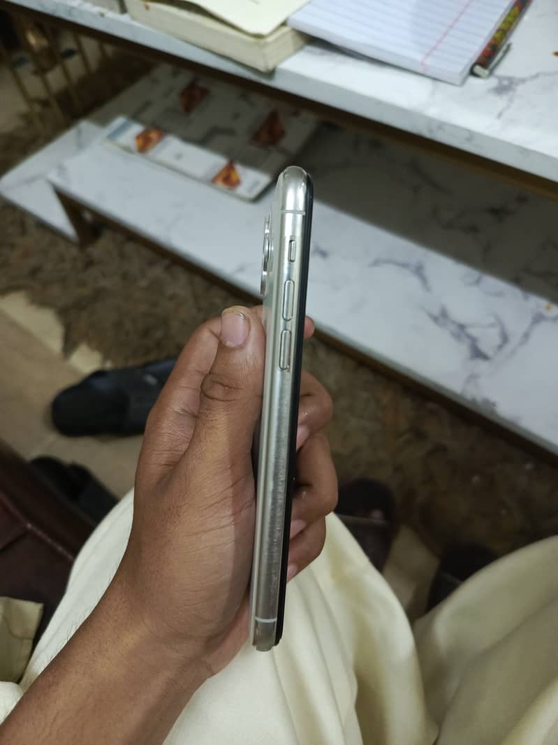 Apple iPhone 11 Pro 0