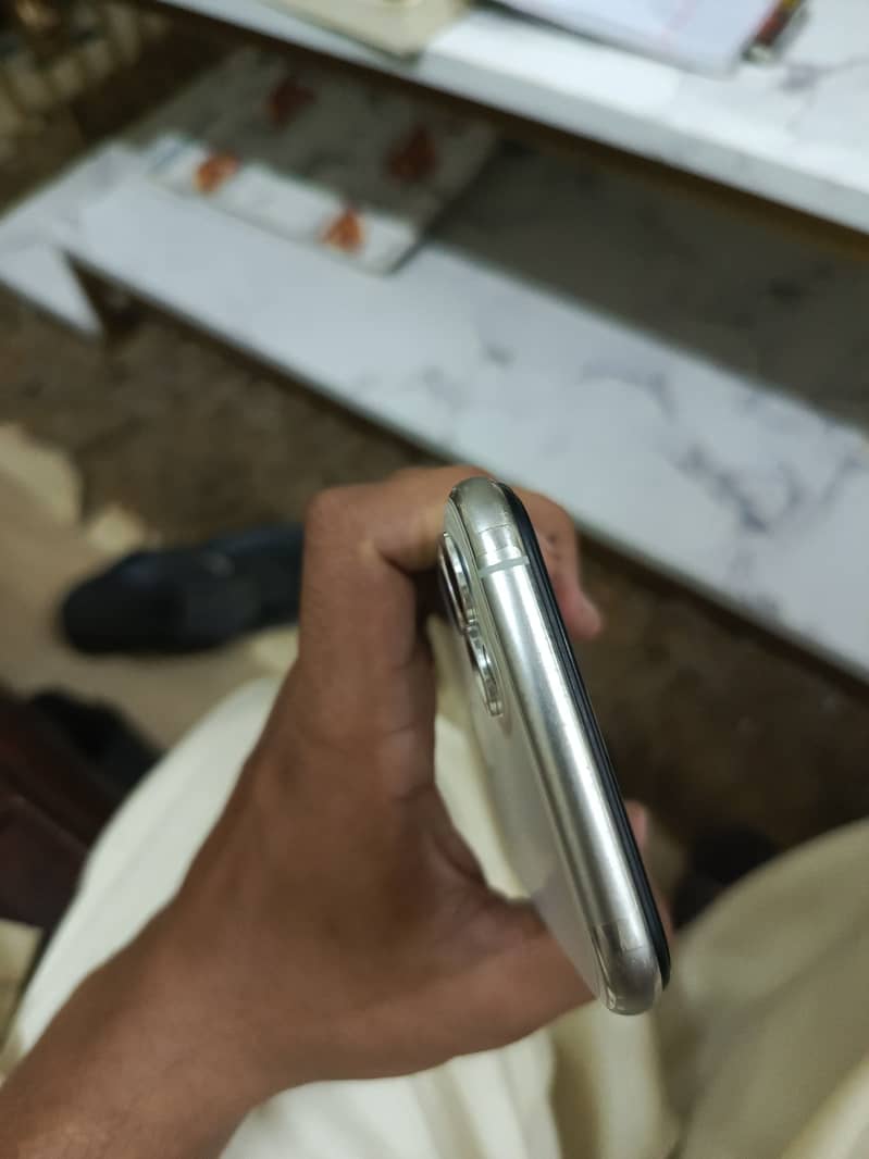 Apple iPhone 11 Pro 3