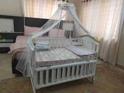 Tinnies baby sleeping cot