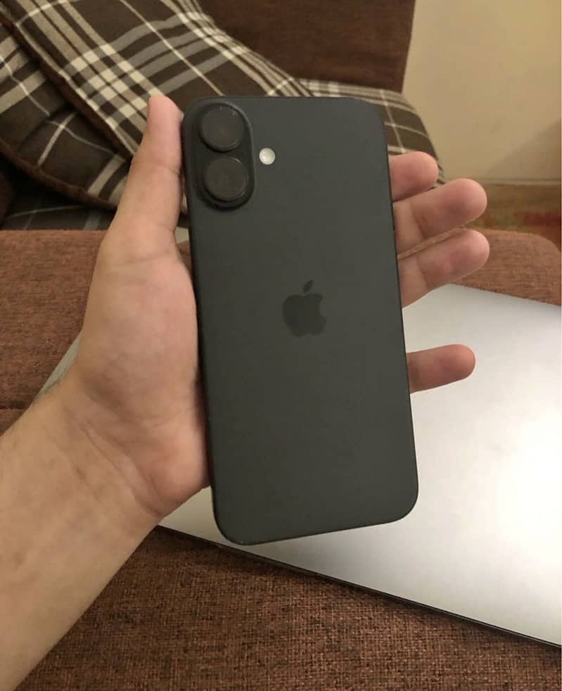Apple iPhone 16 Plus 1
