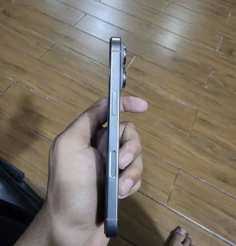 Apple iPhone 16 Pro sim working 2