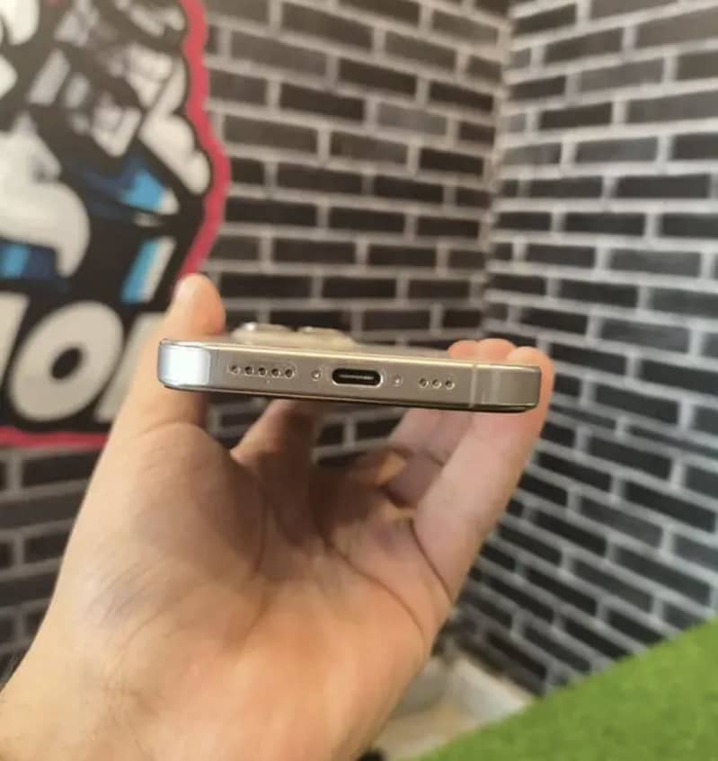 Apple iPhone 16 Pro sim working 5