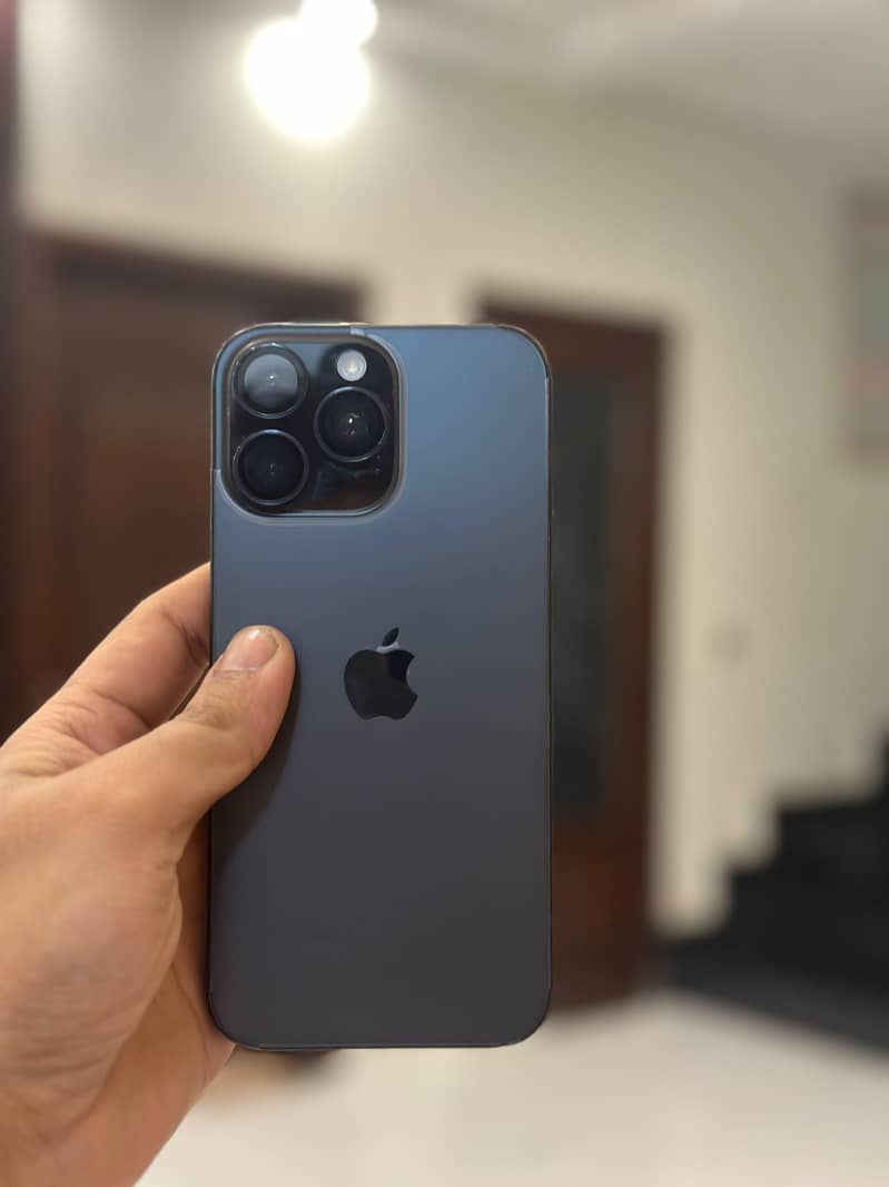 Apple iPhone 16 Pro Max 1