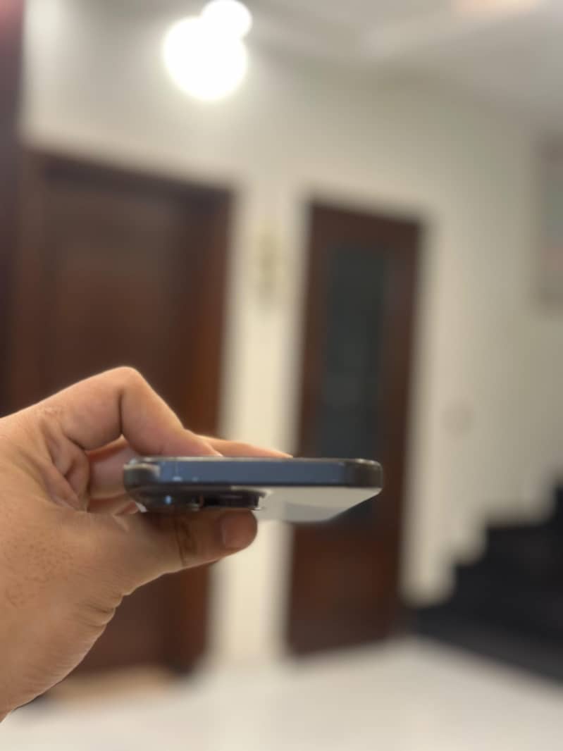 Apple iPhone 16 Pro Max 5