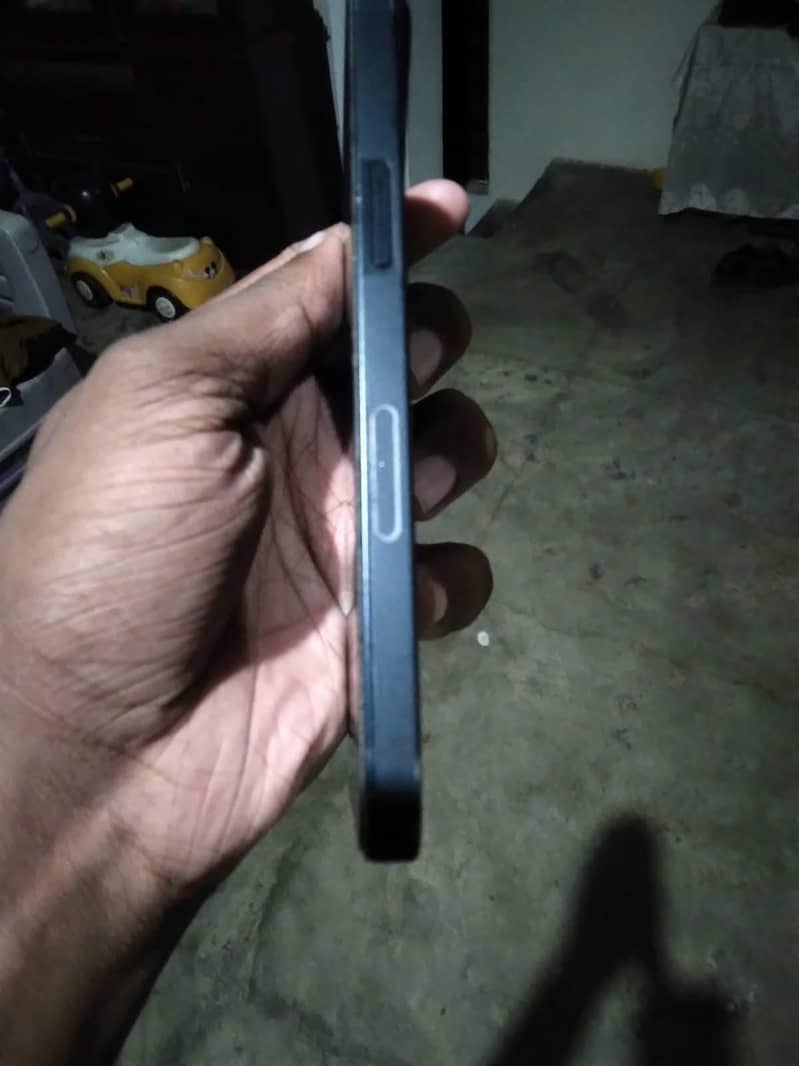 Apple iPhone 13 0