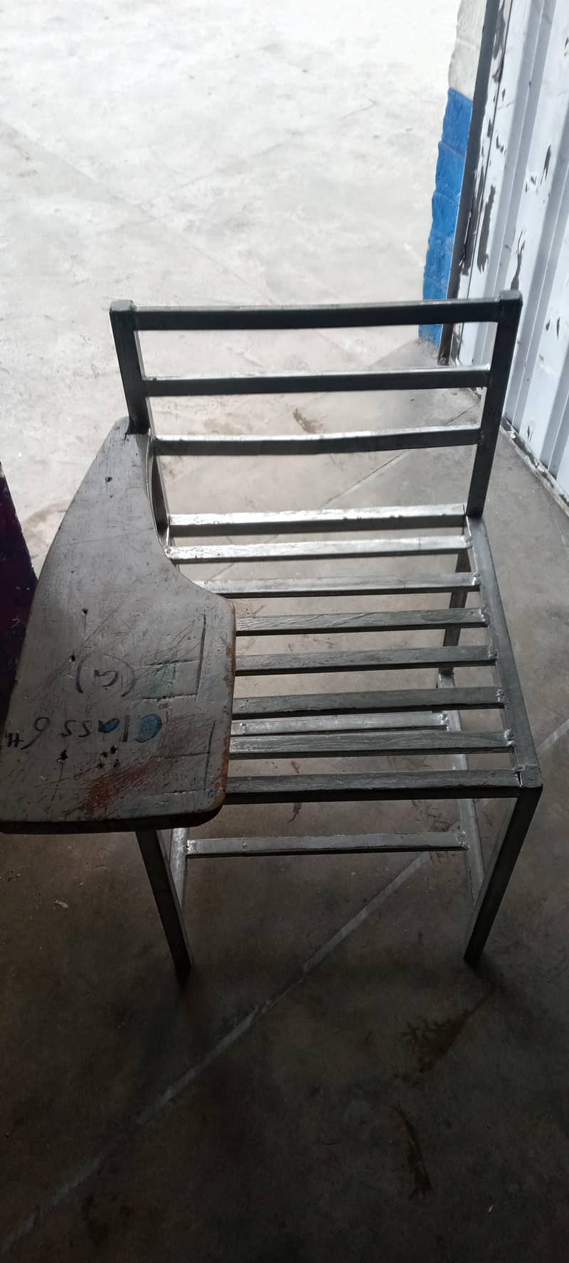 school chairs 0