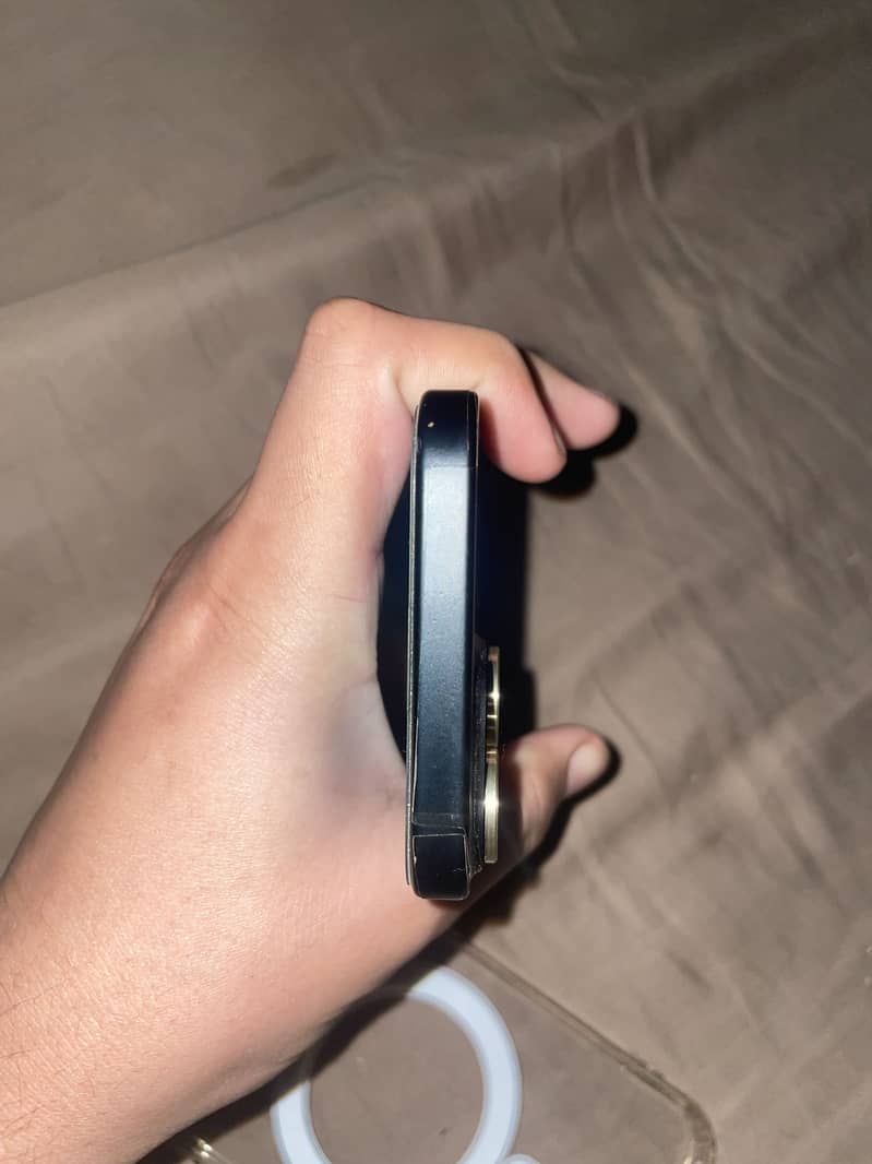 Apple iPhone 15 11