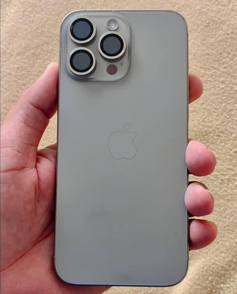 Apple iPhone 16 Pro Max 1