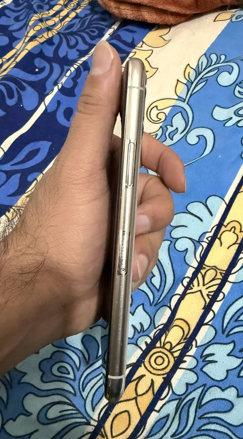 Apple iPhone 11 Pro 2