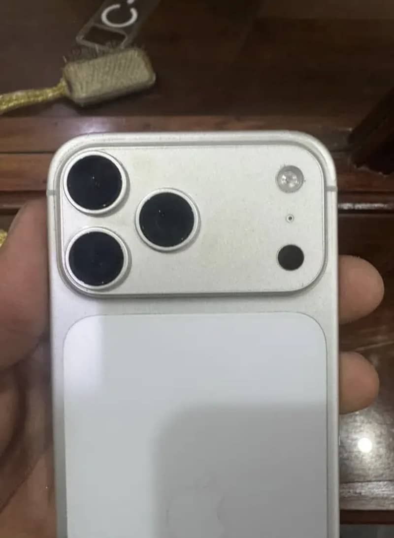 Apple iPhone 17 Pro Max 1