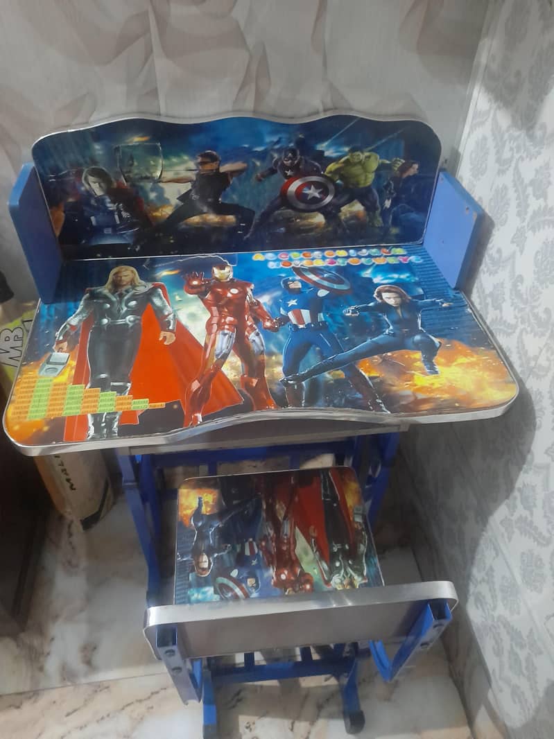 Study table for kids. 0