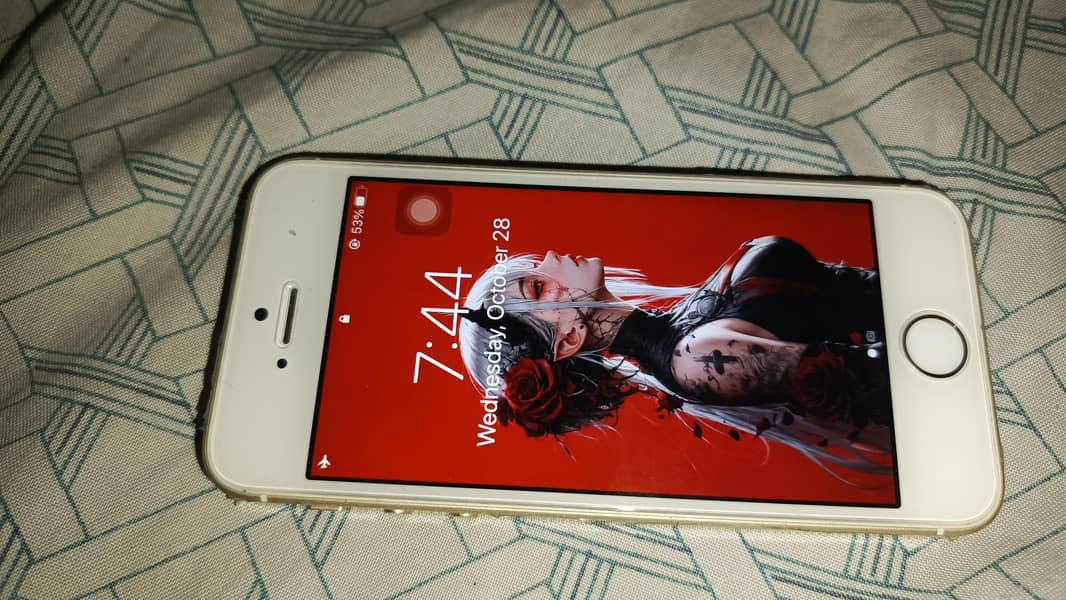 Apple iPhone SE 2016 1